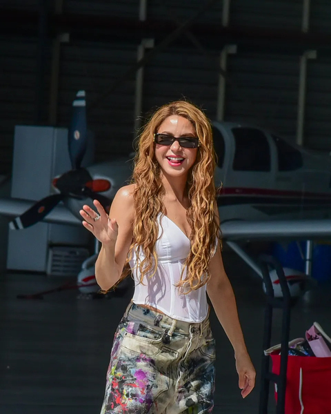 Shakira-desembarca-no-Brasil-para-megashow-no-Rio-0036531801202604291421-7_copie.jpg