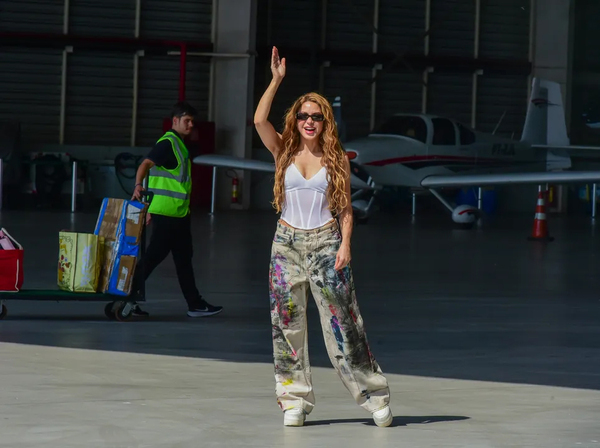Shakira-desembarca-no-Brasil-para-megashow-no-Rio-0036531802202604291421-9_copie.jpg