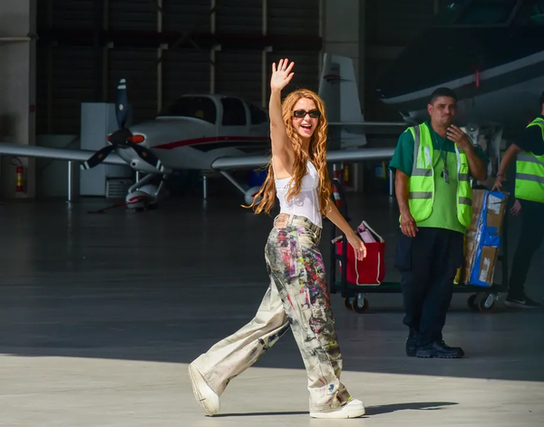 Shakira-desembarca-no-Brasil-para-megashow-no-Rio-0036531803202604291421-9_copie.jpg