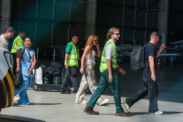 Shakira-desembarca-no-Brasil-para-megashow-no-Rio-0036531805202604291421-9_copie.jpg