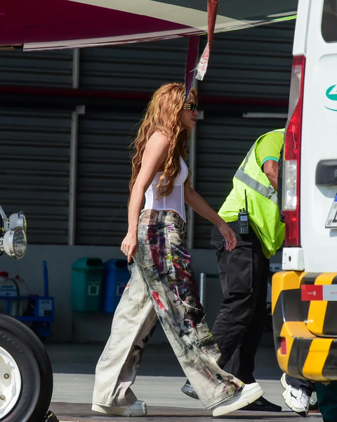 Shakira-desembarca-no-Brasil-para-megashow-no-Rio-0036531806202604291421-7_copie.jpg