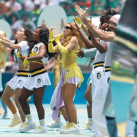 peforms-pre-game-show-opening-130597594_copie.jpg