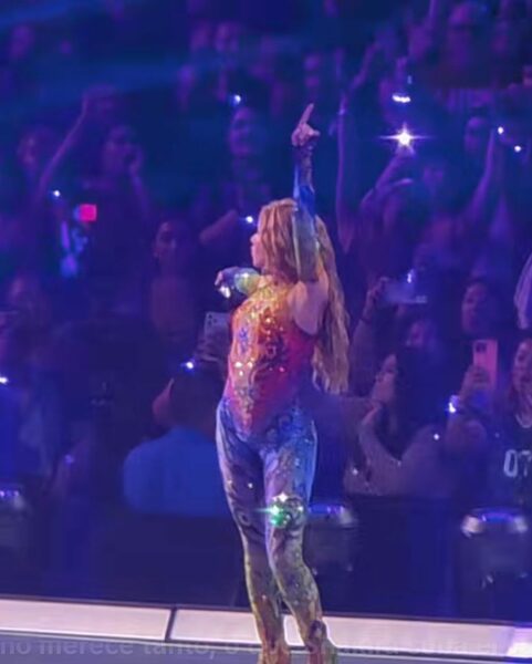 shakiraenchile_1781441399_3919336622122307766_10960282447.jpg