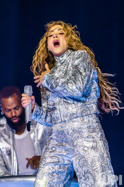 SHAKIRA-2026-26.jpg